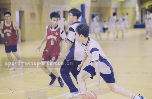 篮板卡位 12比8 控球权转换